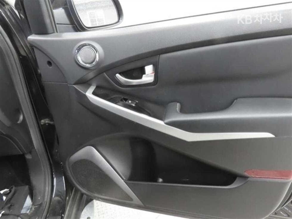 KG Mobility New코란도 C2.0 어드벤처 60th 에디션 2WD - 20