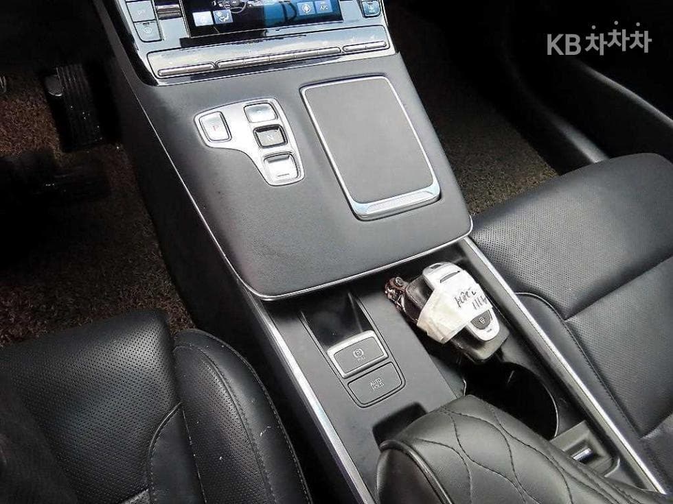 Hyundai The New (facelift) Grandeur (Azera)3.3 Exclusive - 9