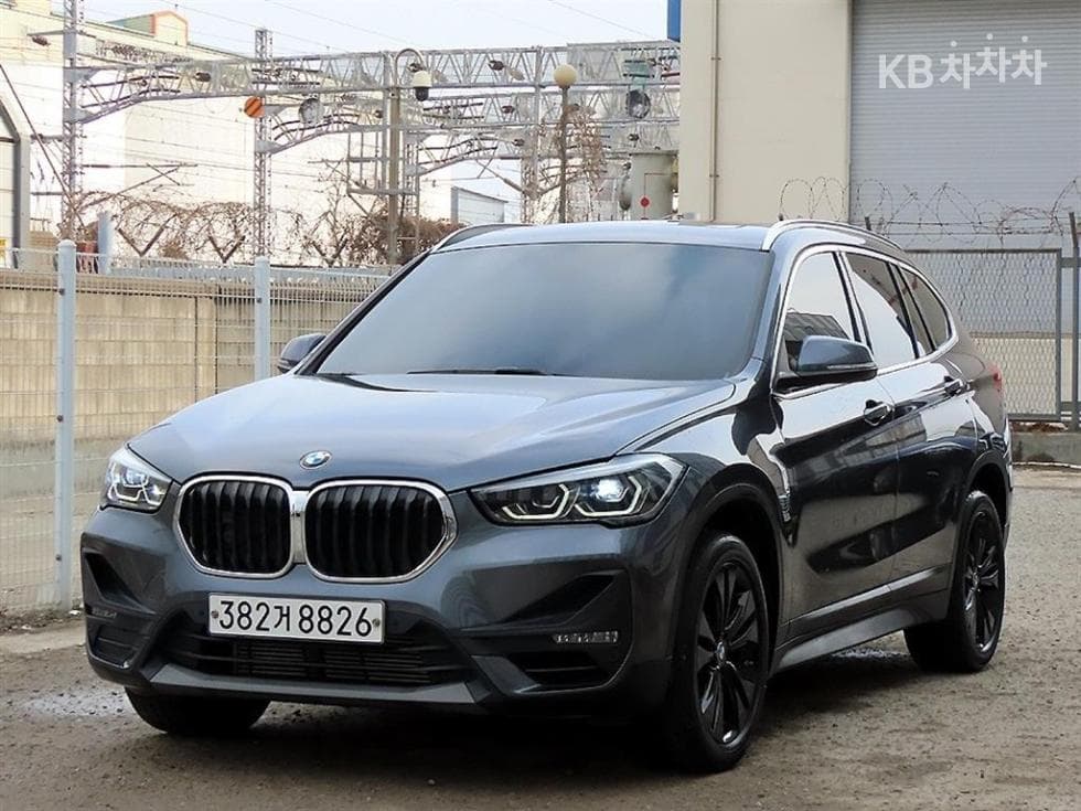 BMW X1 (F48) xDrive 20i xLine - Image 1