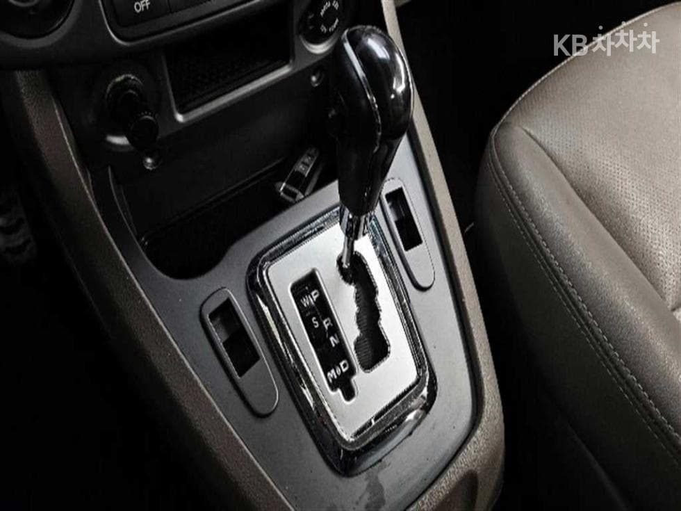 KG Mobility 코란도 투리스모9-seater 4WD TX - 9