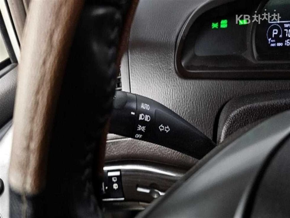 KG Mobility 코란도 투리스모9-seater 4WD TX - 15