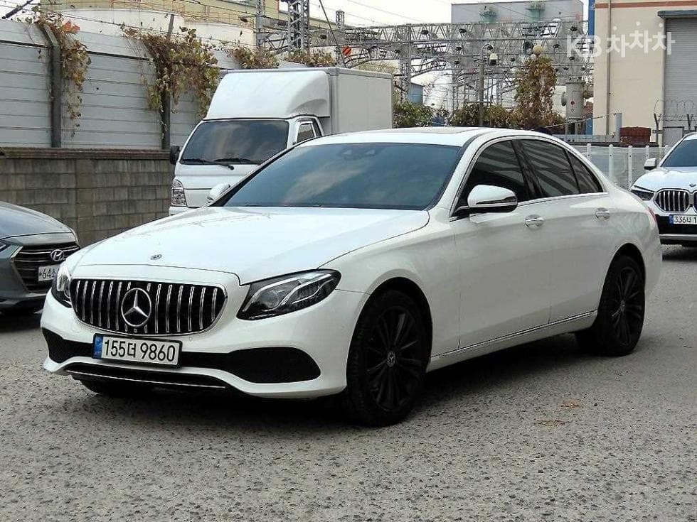 Mercedes-Benz E-Class (W213)E220d 4MATIC Avantgarde - 2