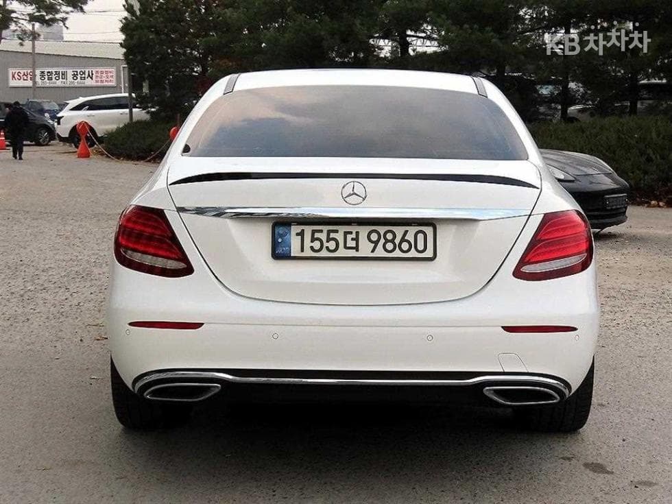 Mercedes-Benz E-Class (W213)E220d 4MATIC Avantgarde - 4
