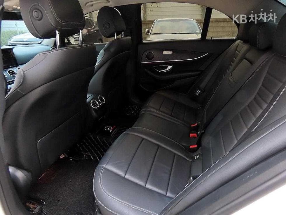 Mercedes-Benz E-Class (W213)E220d 4MATIC Avantgarde - 6