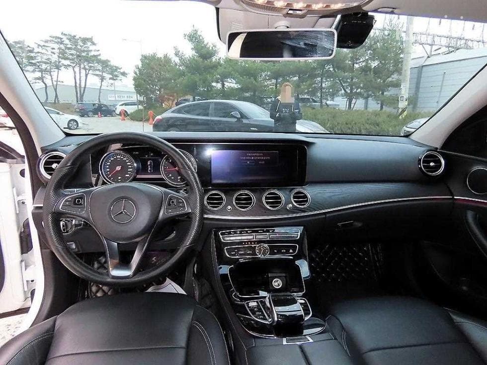 Mercedes-Benz E-Class (W213)E220d 4MATIC Avantgarde - 7