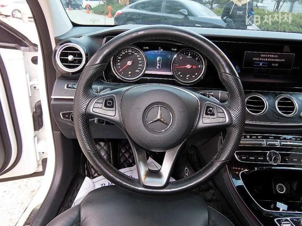 Mercedes-Benz E-Class (W213)E220d 4MATIC Avantgarde - 8