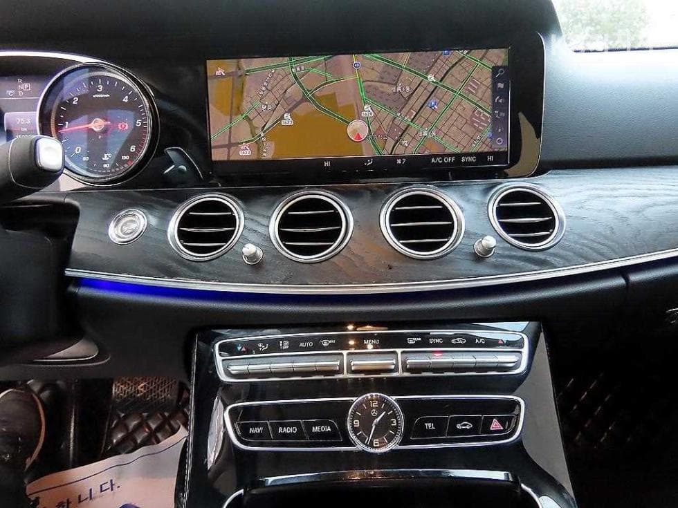 Mercedes-Benz E-Class (W213)E220d 4MATIC Avantgarde - 14