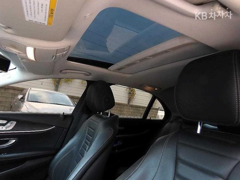 Mercedes-Benz E-Class (W213)E220d 4MATIC Avantgarde - 16