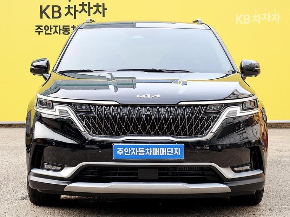 Kia Carnival 4th generation D2.2 9-seater Prestige - Image 1