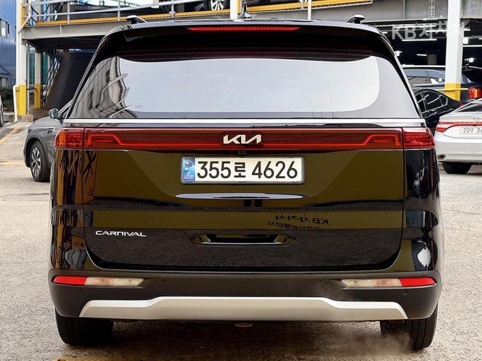 Kia Carnival 4th generationD2.2 9-seater Prestige - 3