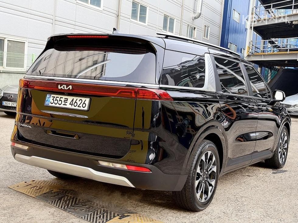 Kia Carnival 4th generationD2.2 9-seater Prestige - 4