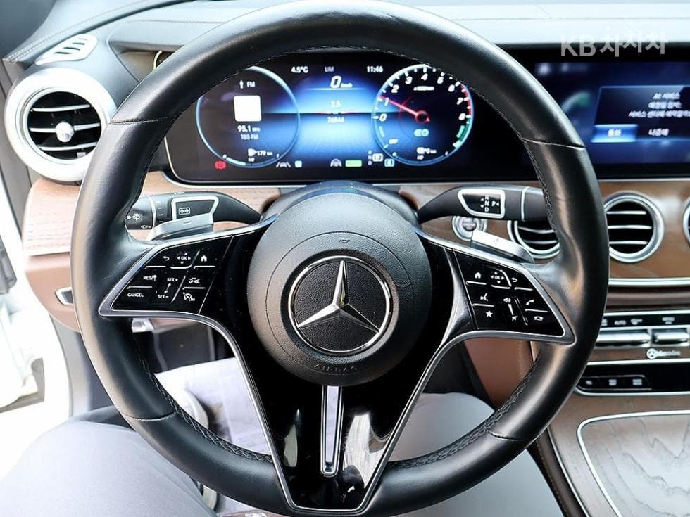 Mercedes-Benz E-Class (W213)E300e 4MATIC Exclusive - 8