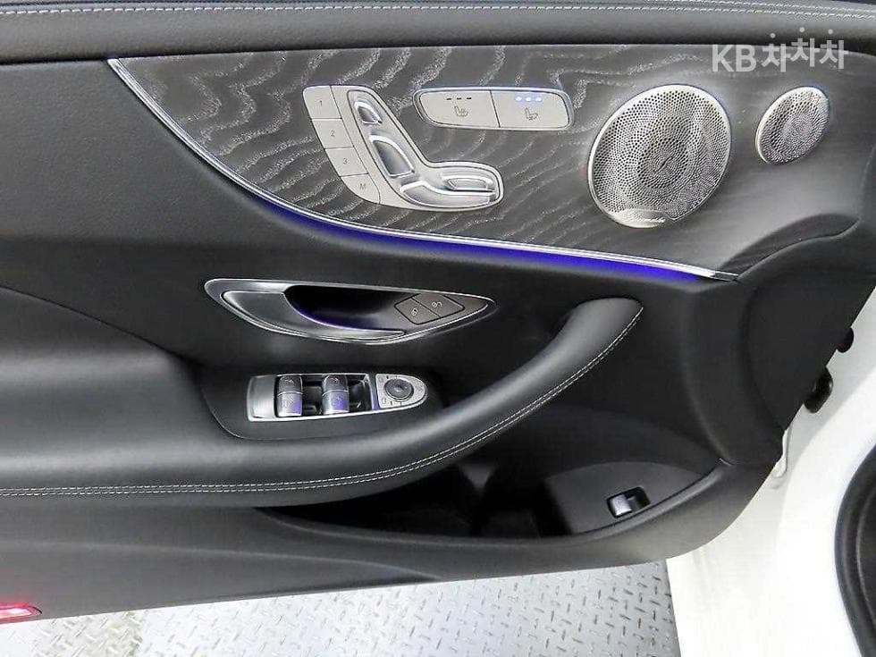 Mercedes-Benz E-Class (W213)E450 4MATIC Coupe Standard - 11