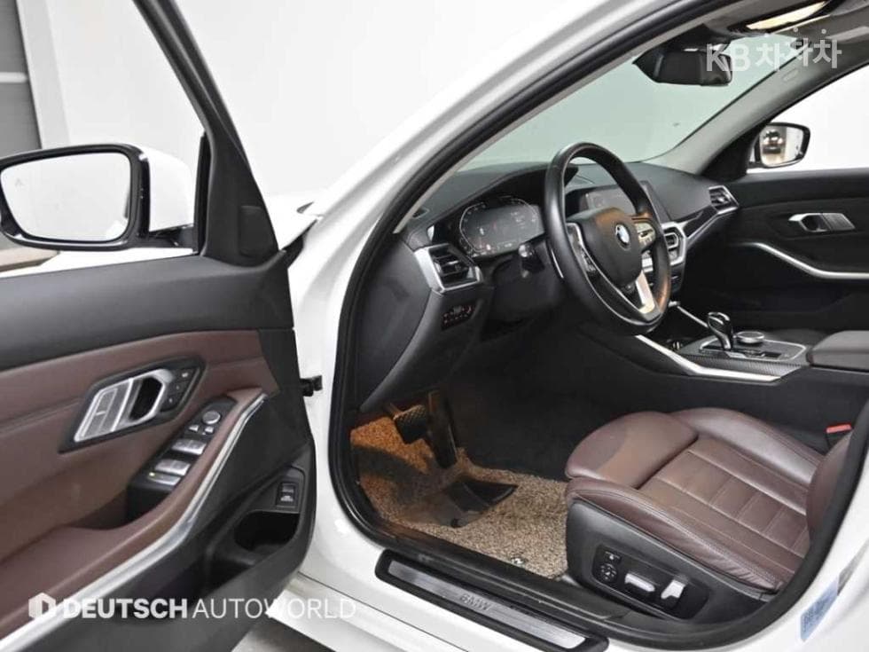 BMW 3 Series (G20)320d M Sport Package - 11