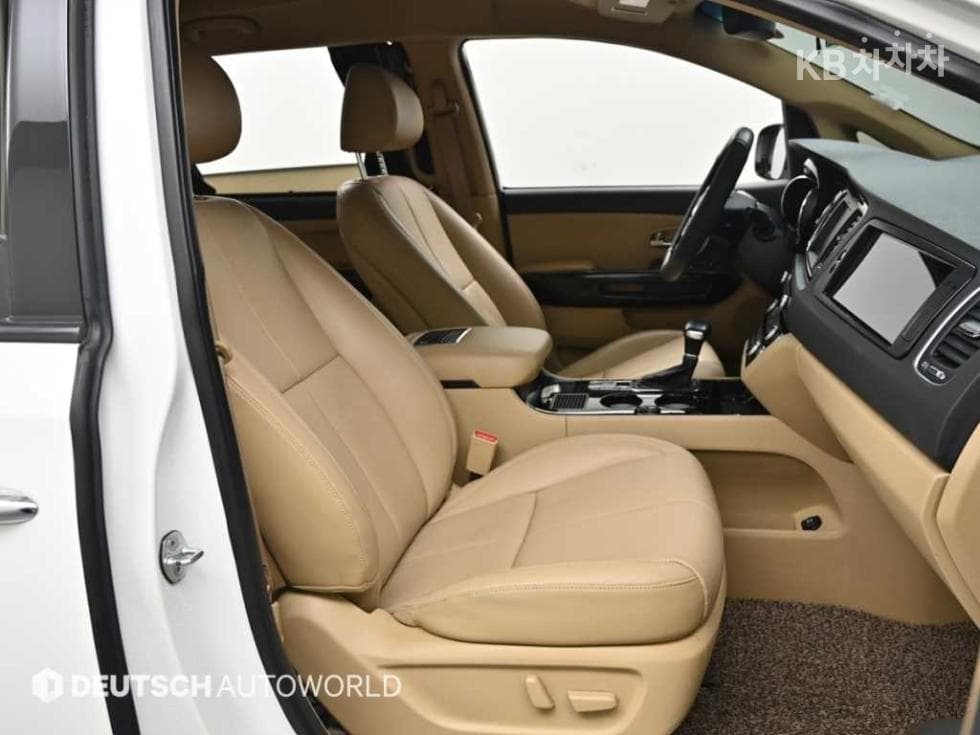 Киа The New (фейслифт) КанивалВисок Лимузин (Канивал) 2.2 Дизел 7-местен (Лимузин) President - 11