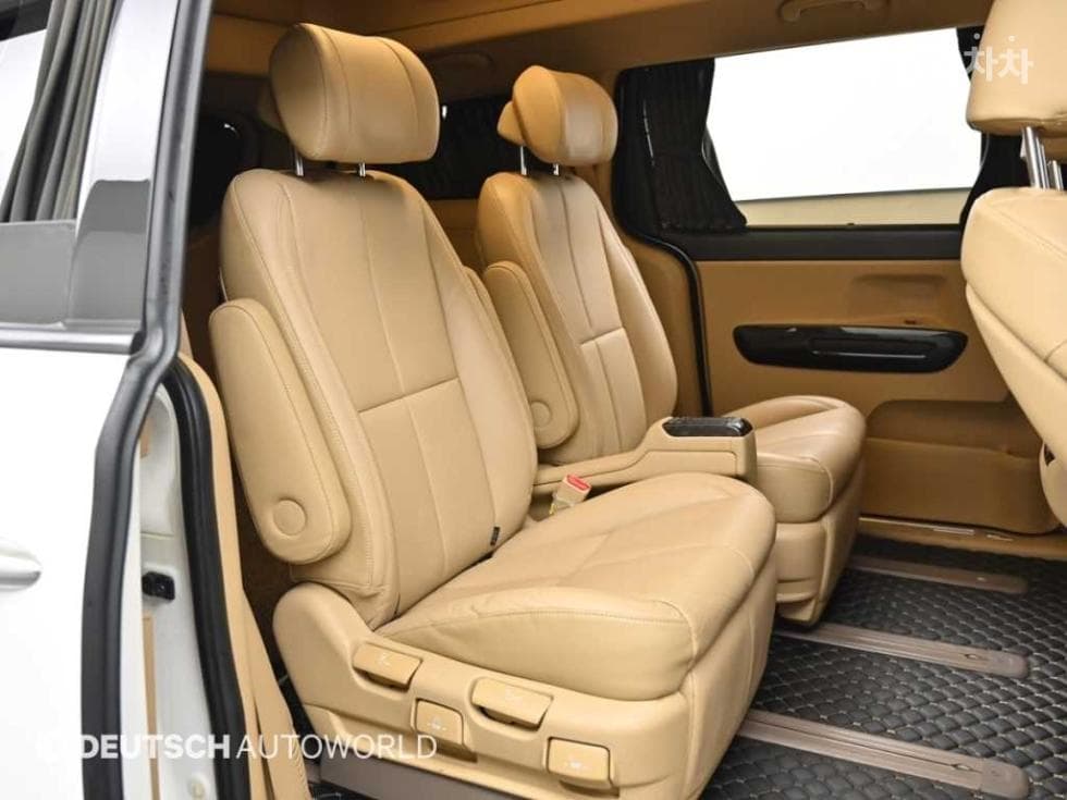 Киа The New (фейслифт) КанивалВисок Лимузин (Канивал) 2.2 Дизел 7-местен (Лимузин) President - 12