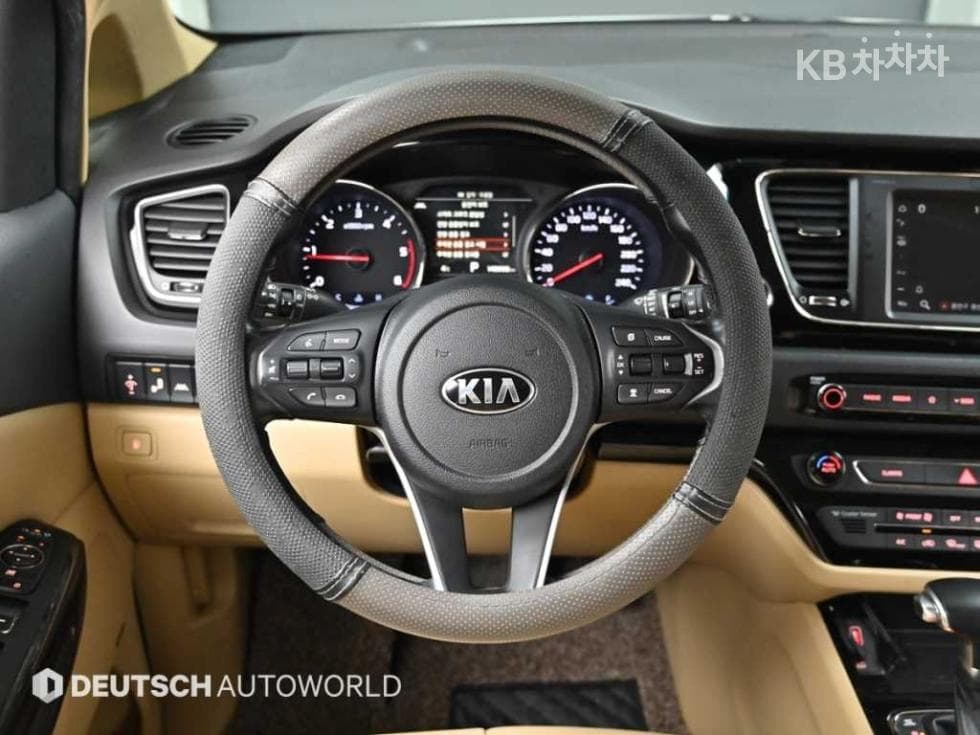 Киа The New (фейслифт) КанивалВисок Лимузин (Канивал) 2.2 Дизел 7-местен (Лимузин) President - 14