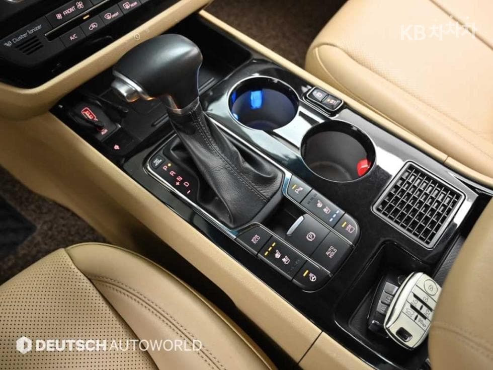 Киа The New (фейслифт) КанивалВисок Лимузин (Канивал) 2.2 Дизел 7-местен (Лимузин) President - 18