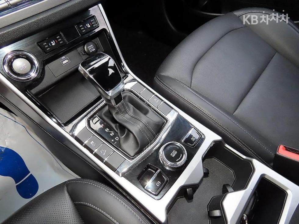 KG Mobility 뷰티플 코란도1.5 GDi Turbo 2WD C5 Plus - 9