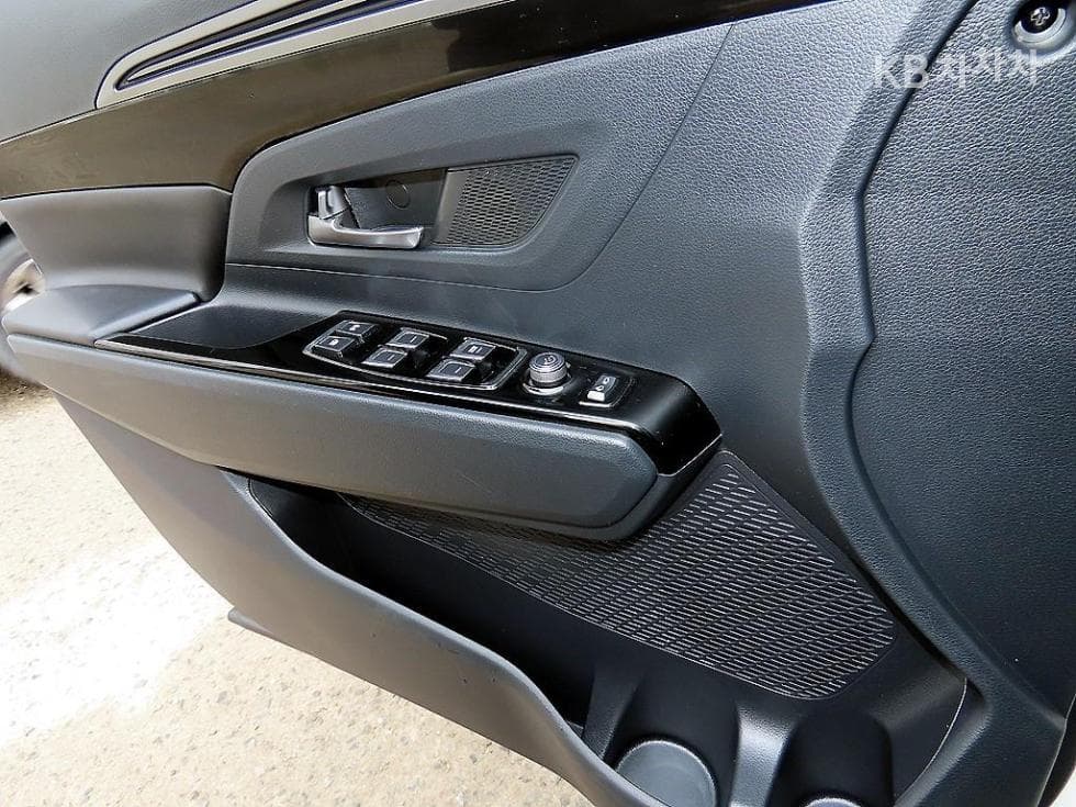 KG Mobility 뷰티플 코란도1.5 GDi Turbo 2WD C5 Plus - 10