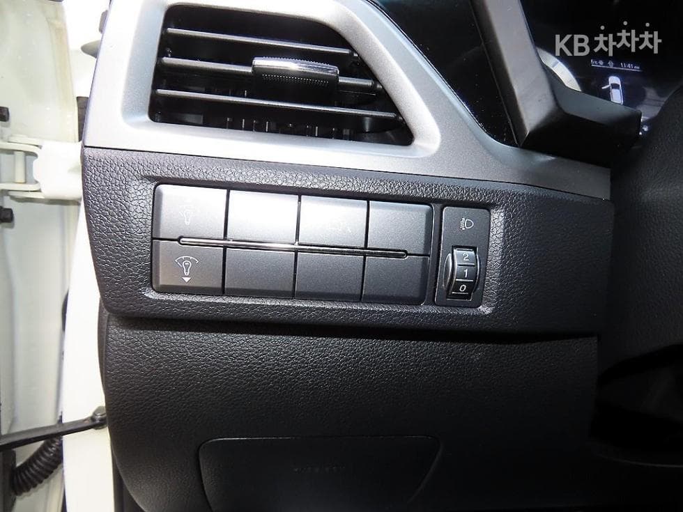 KG Mobility 뷰티플 코란도1.5 GDi Turbo 2WD C5 Plus - 11