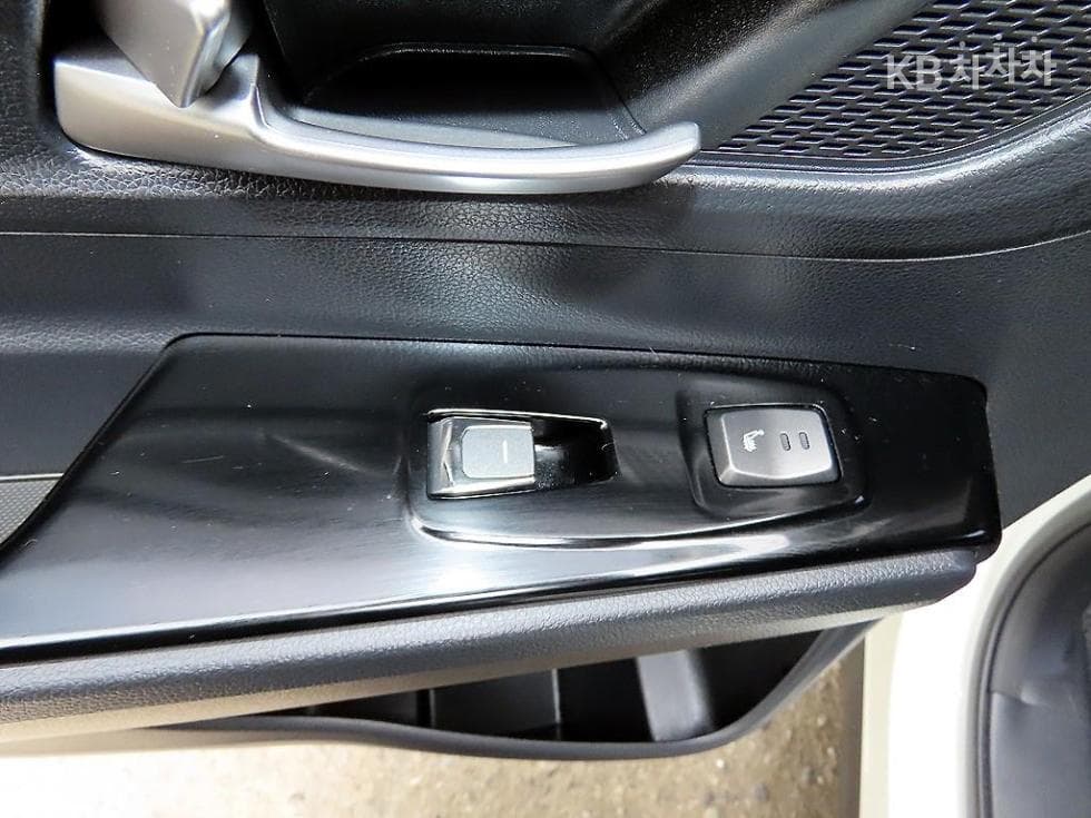 KG Mobility 뷰티플 코란도1.5 GDi Turbo 2WD C5 Plus - 15