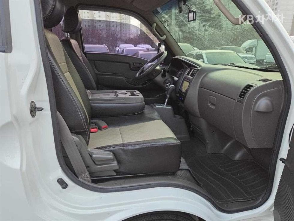 Hyundai Porter 2Extra Long Super Cab CRDi DLX Standard - 18