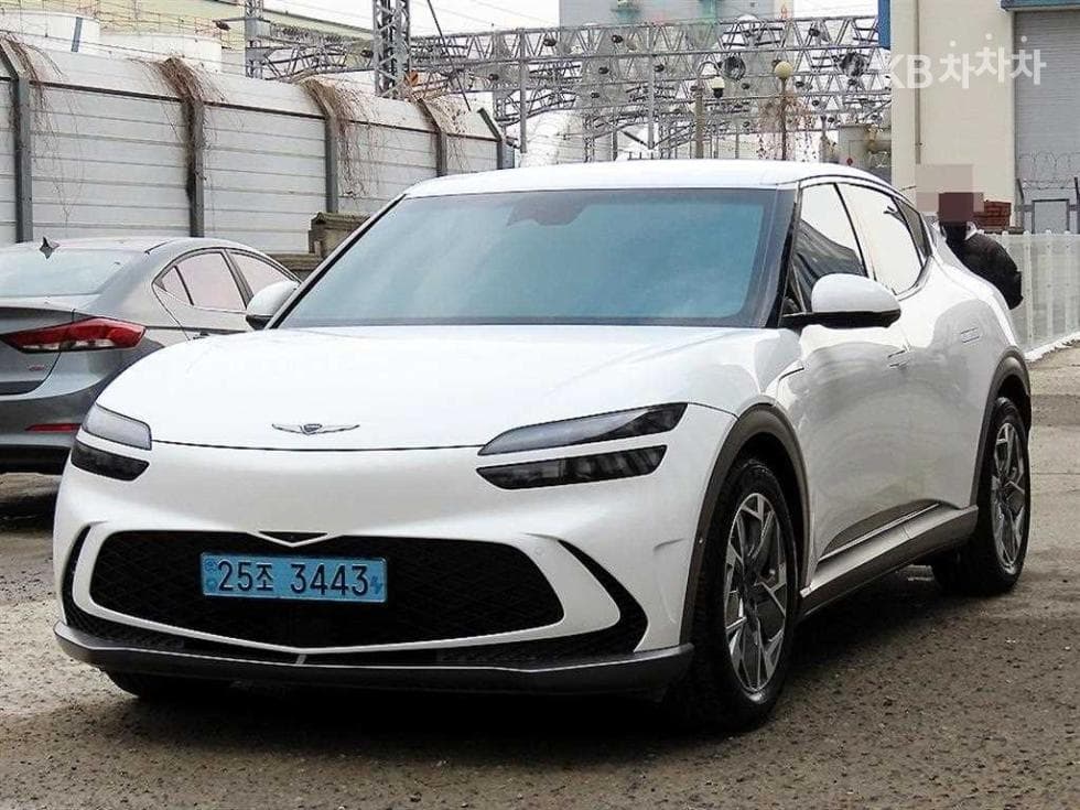 Genesis GV60 Standard 2WD Standard - Image 1