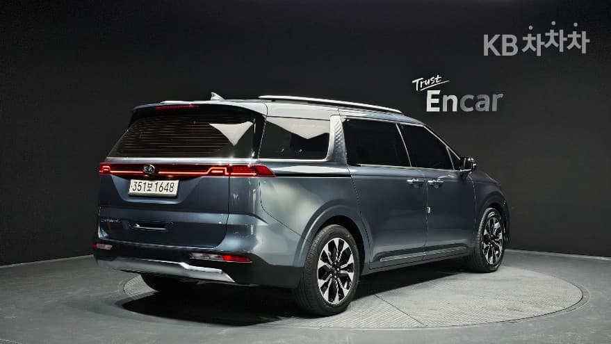 Kia Carnival 4th generationD2.2 9-seater Noblesse - 2