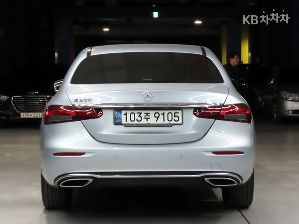 Mercedes-Benz E-Class (W213)E250 Exclusive - 3