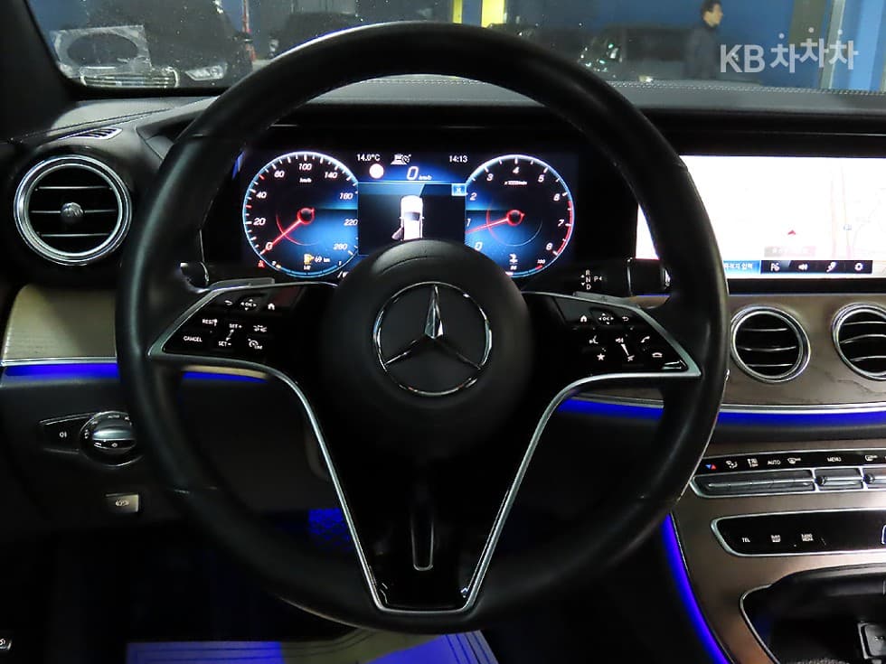 Mercedes-Benz E-Class (W213)E250 Exclusive - 8