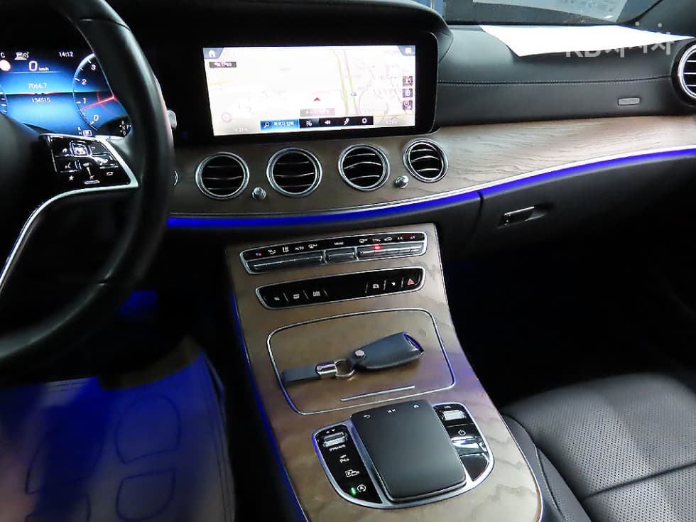 Mercedes-Benz E-Class (W213)E250 Exclusive - 9