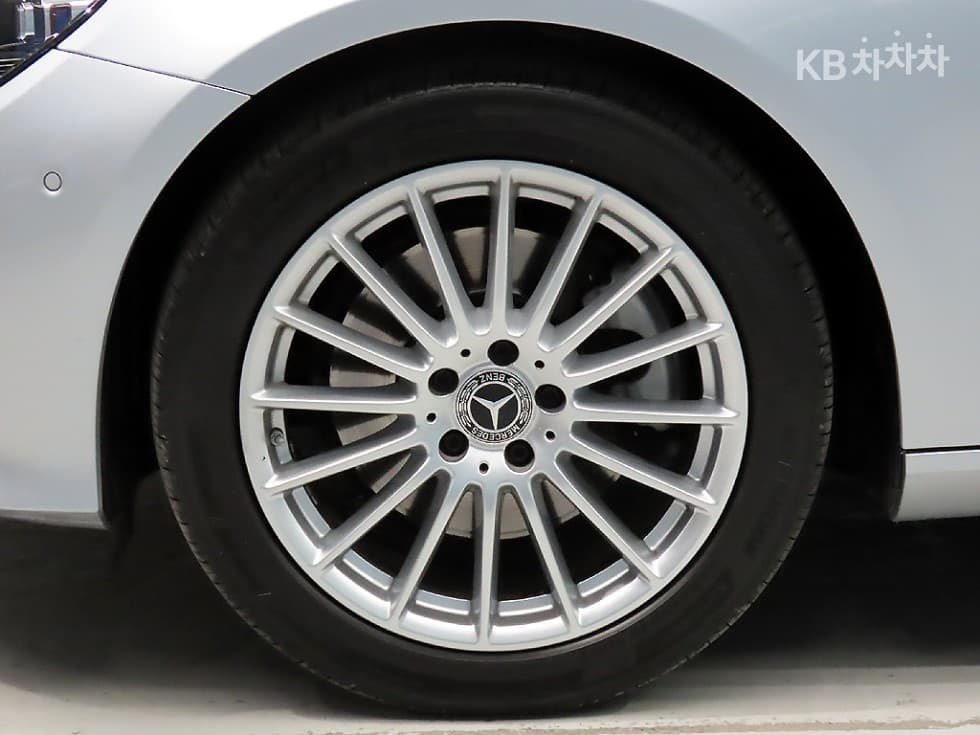 Mercedes-Benz E-Class (W213)E250 Exclusive - 20