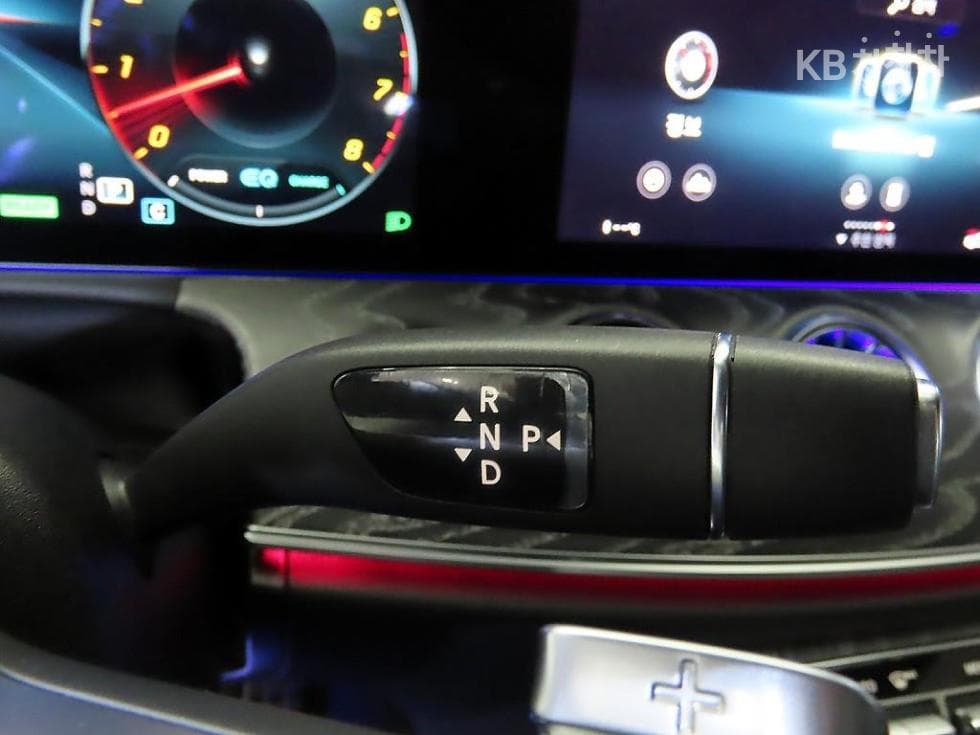 Mercedes-Benz E-Клас (W213)E450 4MATIC Carbriolet Стандартен - 16