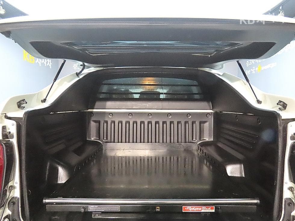 КейДжи Мобилити Rexton 스포츠2.2 4x4 Престиж Специал (специален признак/издание) - 19