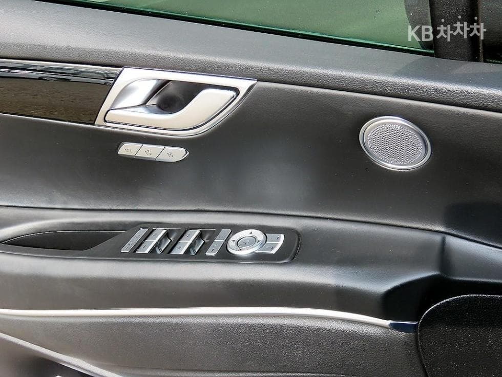 Genesis GV802.5 Turbo Gasoline AWD - 12