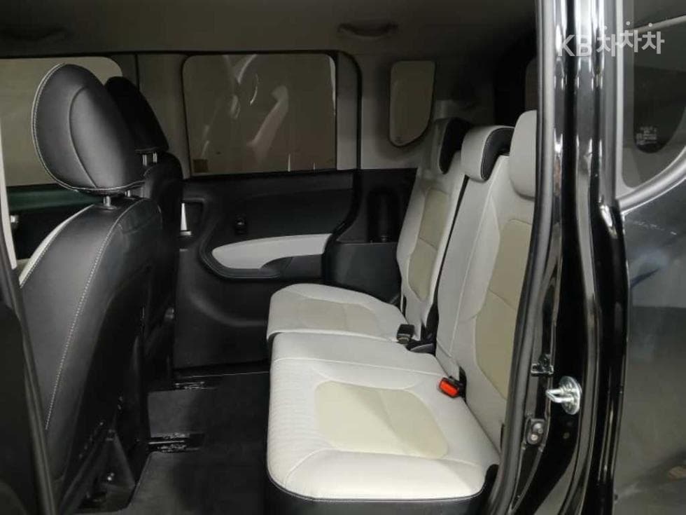 Kia The New (facelift) Kia Ray (van)1.0 Gasoline Signature - 7