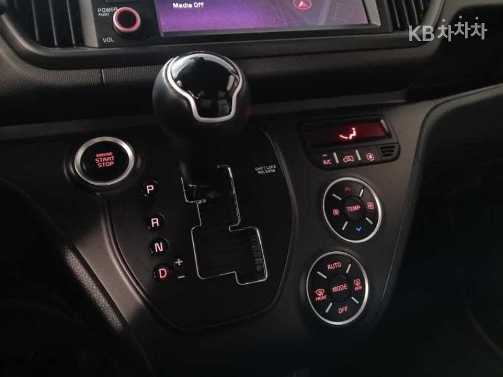 Kia The New (facelift) Kia Ray (van)1.0 Gasoline Signature - 13