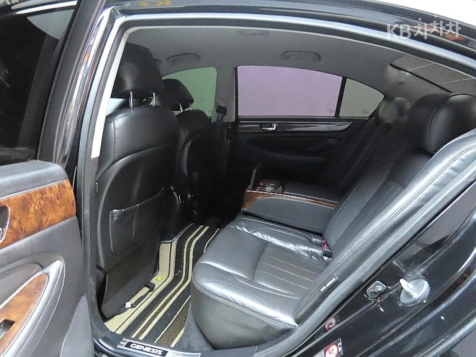 Хюндай ДженезисBH330 LUXURY Стандартен - 11