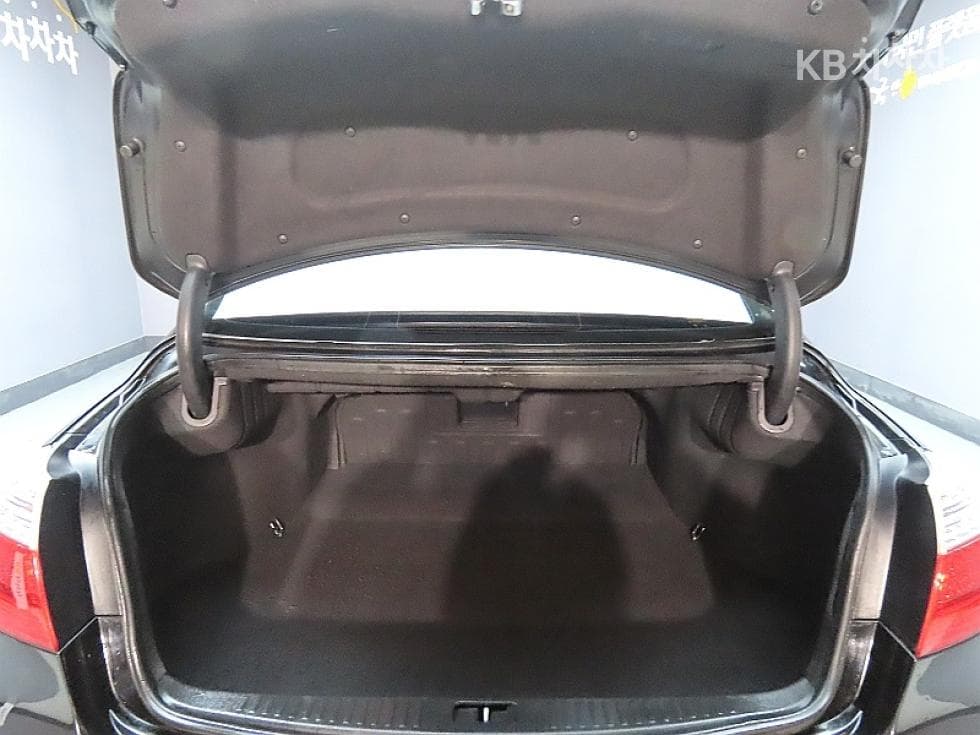 Хюндай ДженезисBH330 LUXURY Стандартен - 19