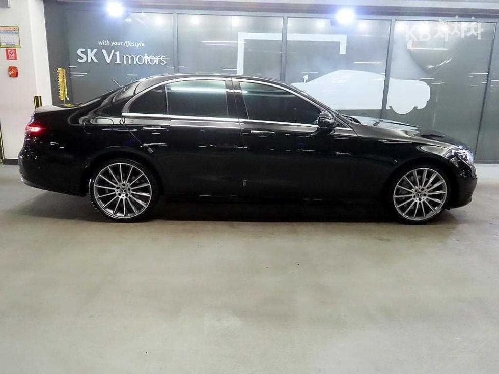 Mercedes-Benz E-Class (W213)E350 4MATIC AMG Line - 3