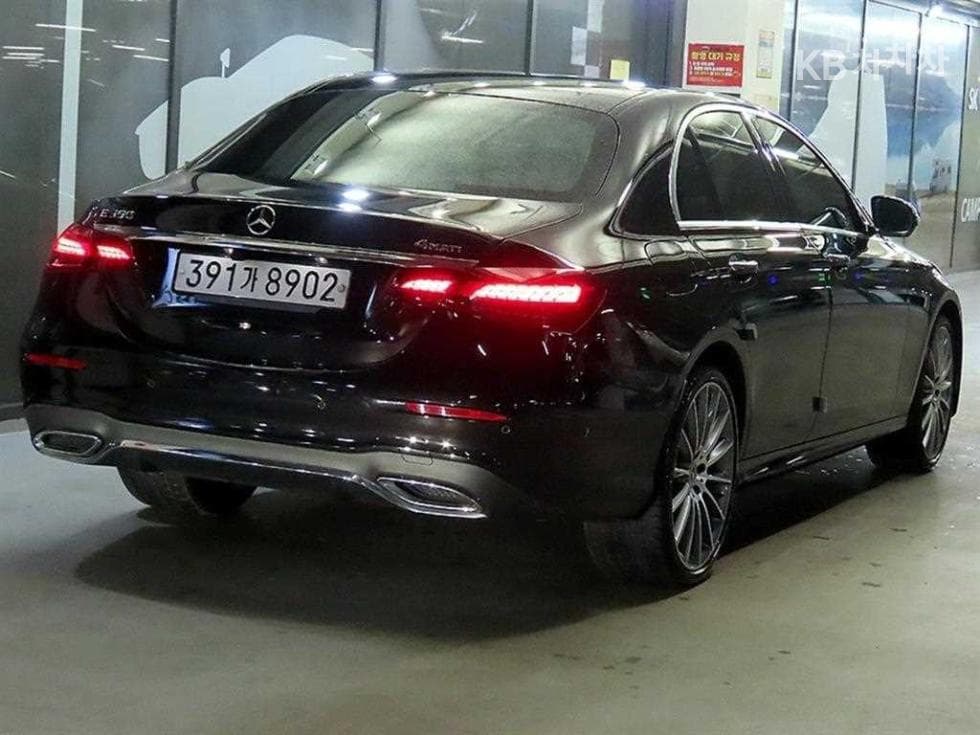 Mercedes-Benz E-Class (W213)E350 4MATIC AMG Line - 4