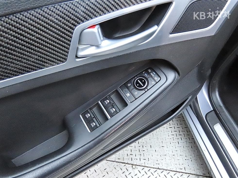 Хюндай ДженезисDHG330 Modern AWD Стандартен - 13
