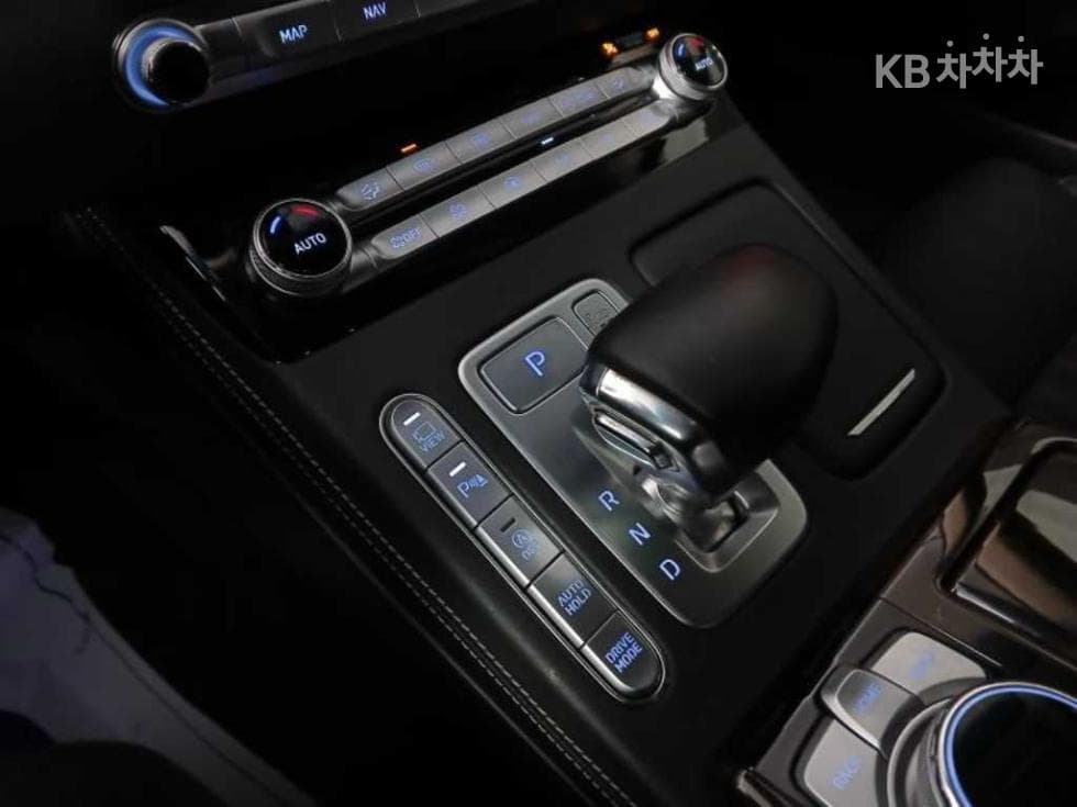 Genesis G903.8 GDi AWD Premium Luxury - 13