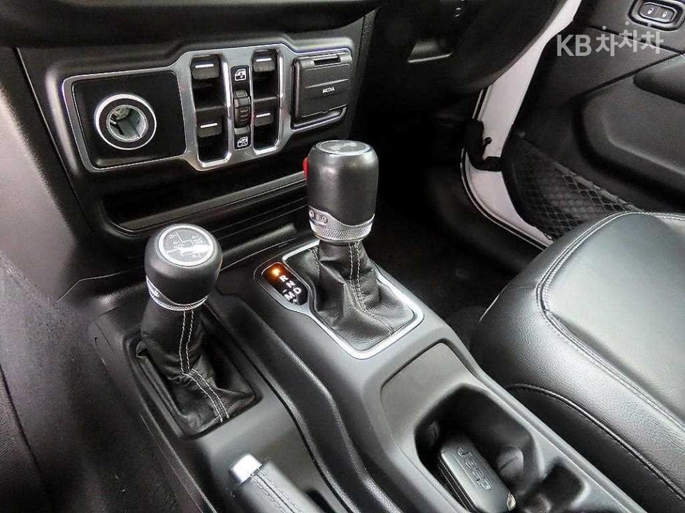 지프 랭글러 (JL)2.0 PHEV 오버랜드 파워Top (Cargo) 4도어 4Xe Standard - 10