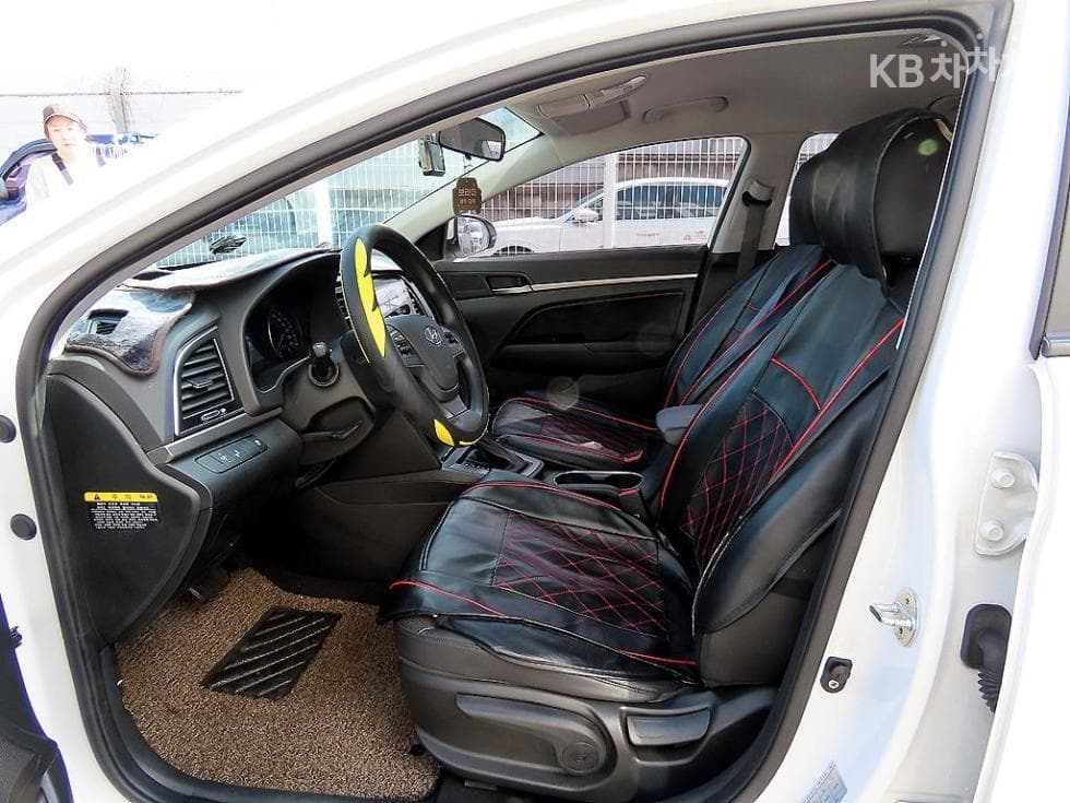 Hyundai Avante (Elantra)AD1.6 GDi Value Plus - 5