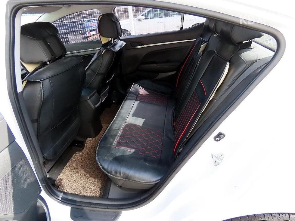 Hyundai Avante (Elantra)AD1.6 GDi Value Plus - 6