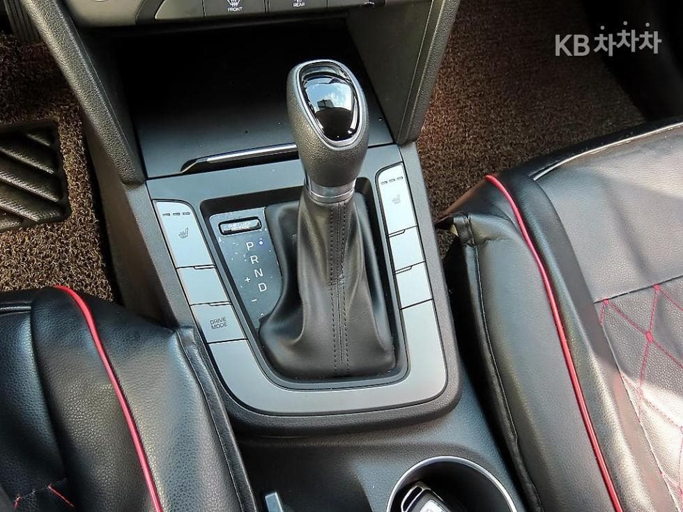 Hyundai Avante (Elantra)AD1.6 GDi Value Plus - 10