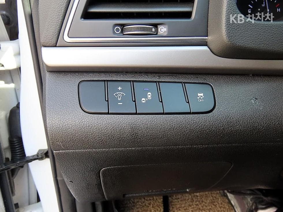 Hyundai Avante (Elantra)AD1.6 GDi Value Plus - 12