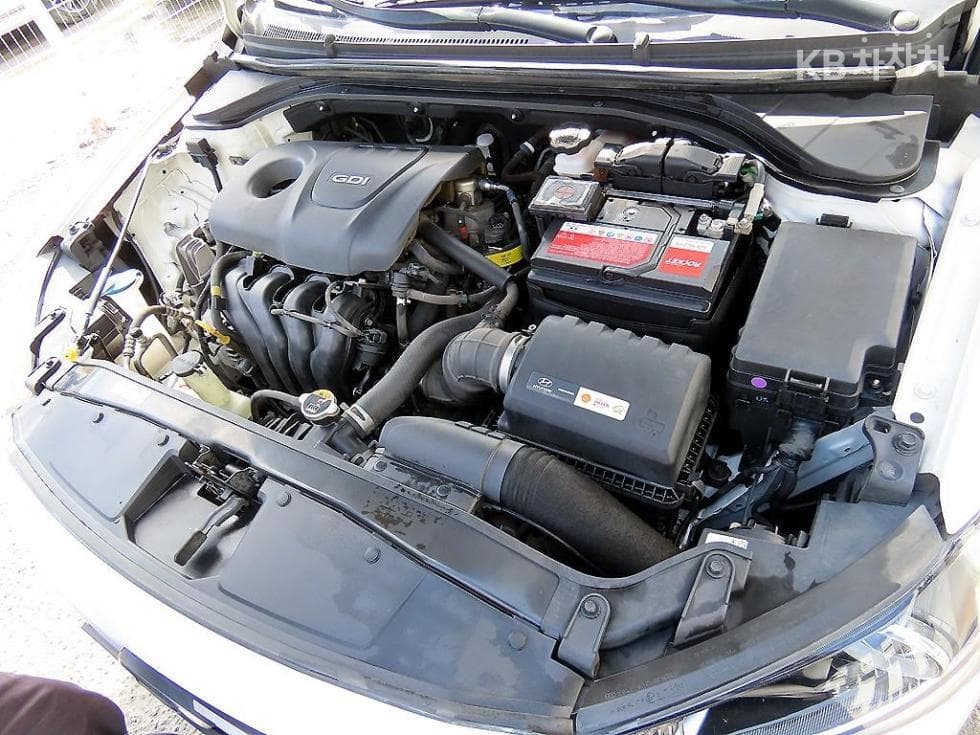 Hyundai Avante (Elantra)AD1.6 GDi Value Plus - 18
